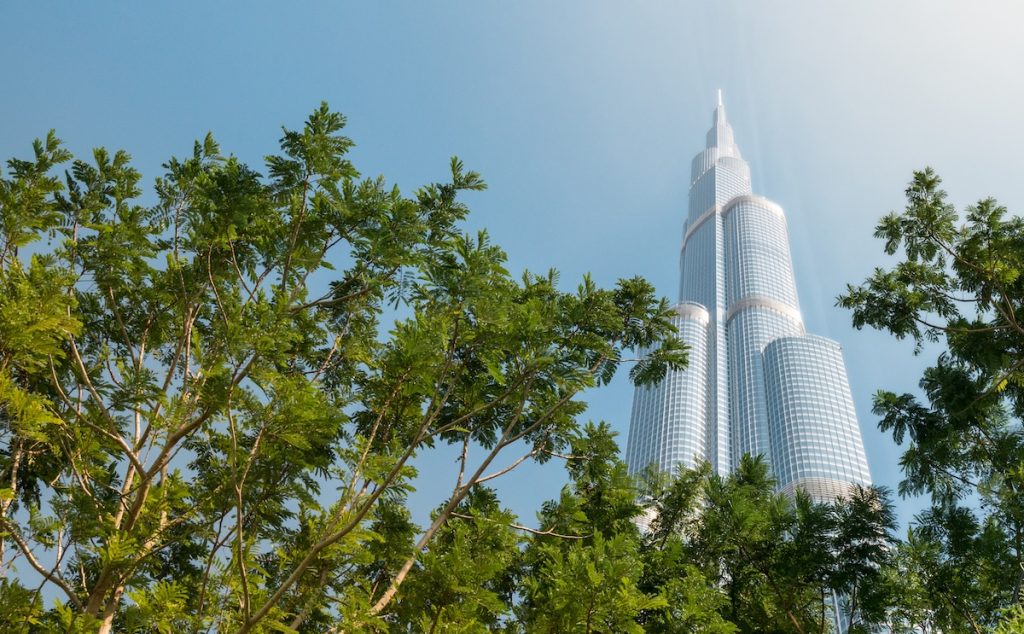 Dubai,,Uae,-,December,8,,2012:,Burj,Khalifa,Vanishing,In